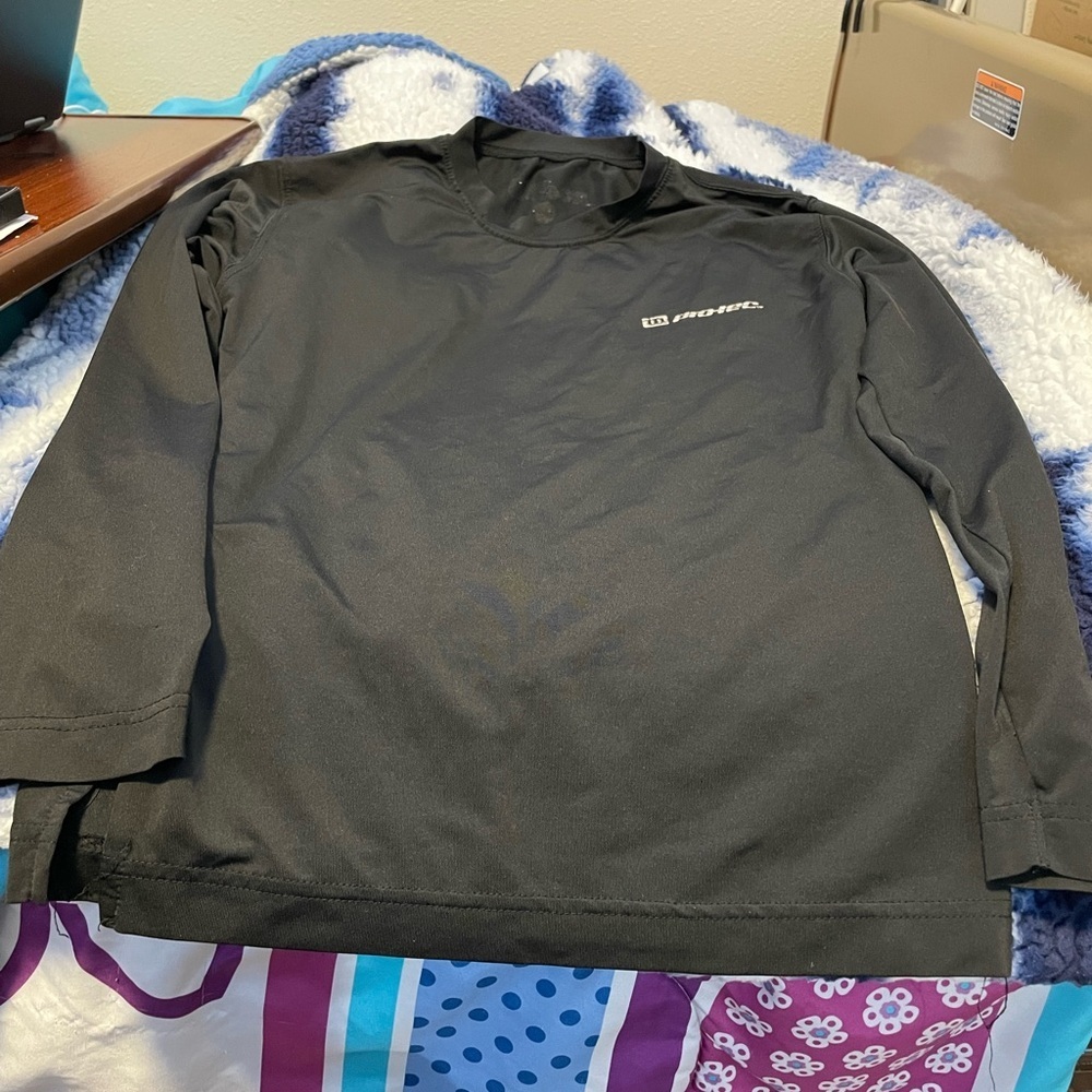 Wilson Women’s Athleisure Black Long-Sleeve Pullover Shirt with Grey Letters M